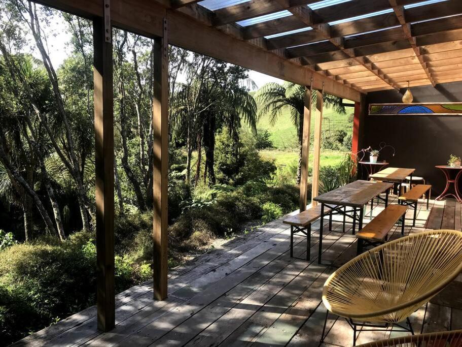 Oakura Pond Cottage - A Unique Kiwi Holiday Bach Exterior foto